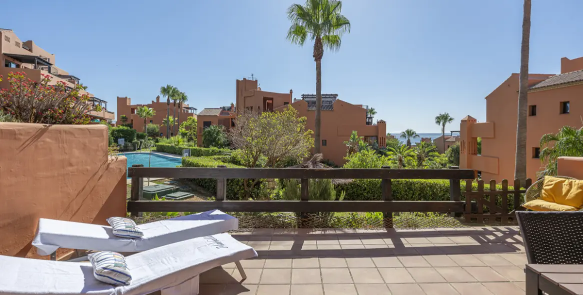 Sale of ground floor apartment in Estepona 13