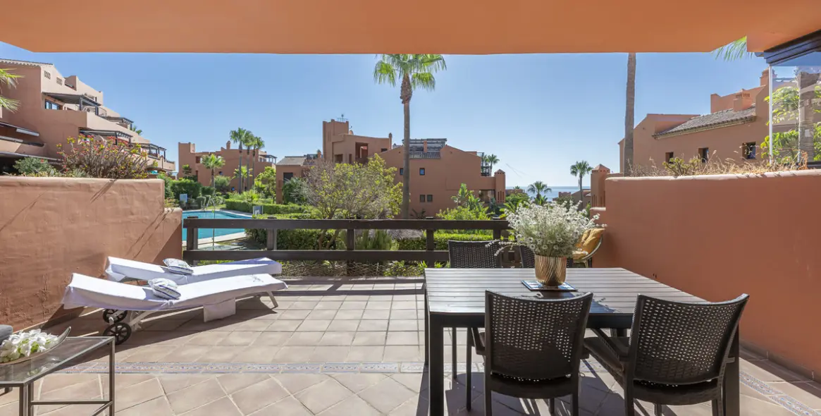 Sale of ground floor apartment in Estepona 14