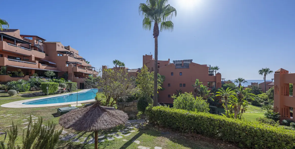 Sale of ground floor apartment in Estepona 16