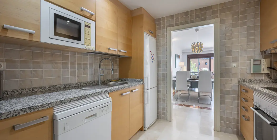 Sale of ground floor apartment in Estepona 17