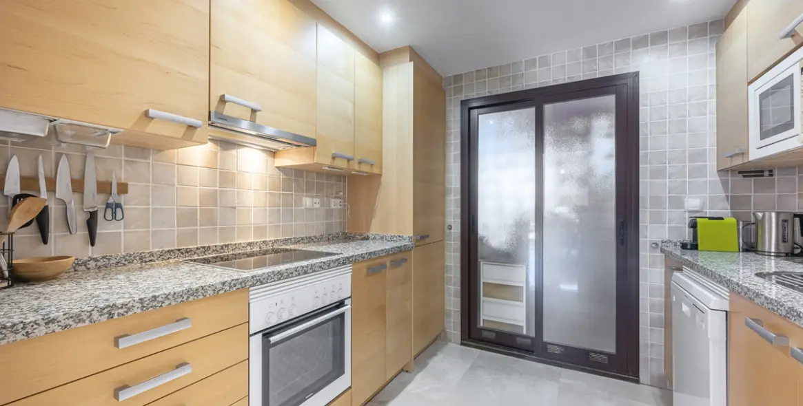 Sale of ground floor apartment in Estepona 18