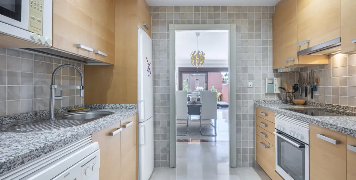 Sale of ground floor apartment in Estepona 19