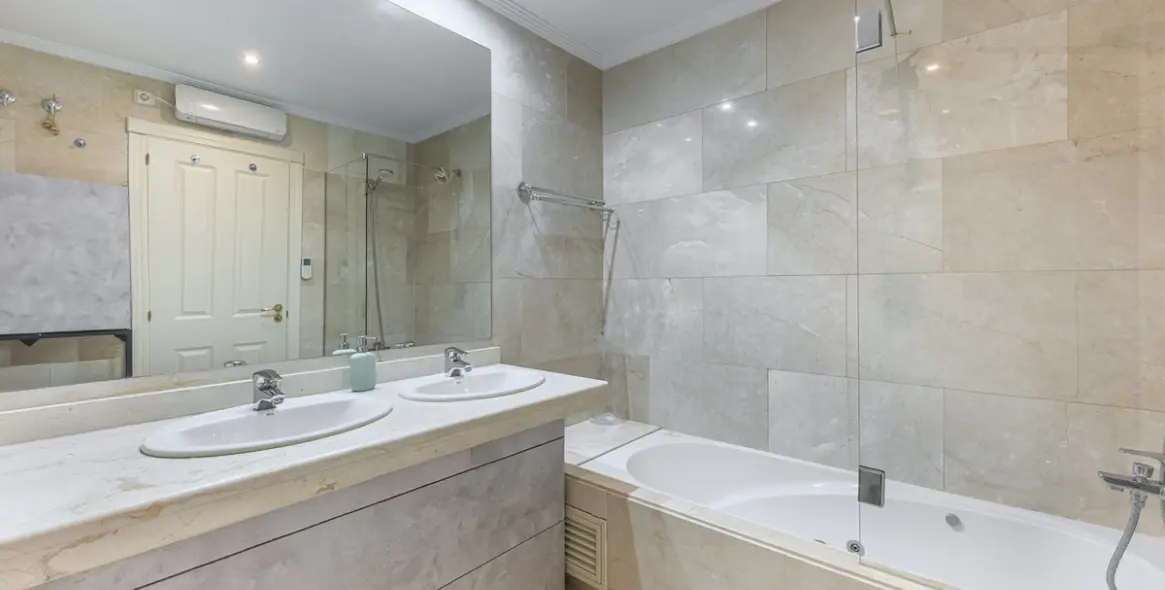 Sale of ground floor apartment in Estepona 24