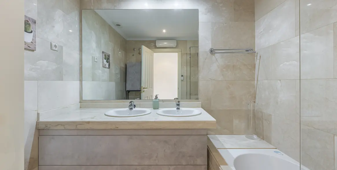 Sale of ground floor apartment in Estepona 25