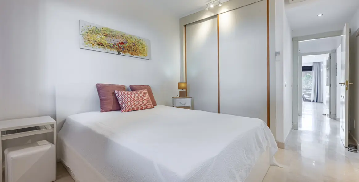 Sale of ground floor apartment in Estepona 26