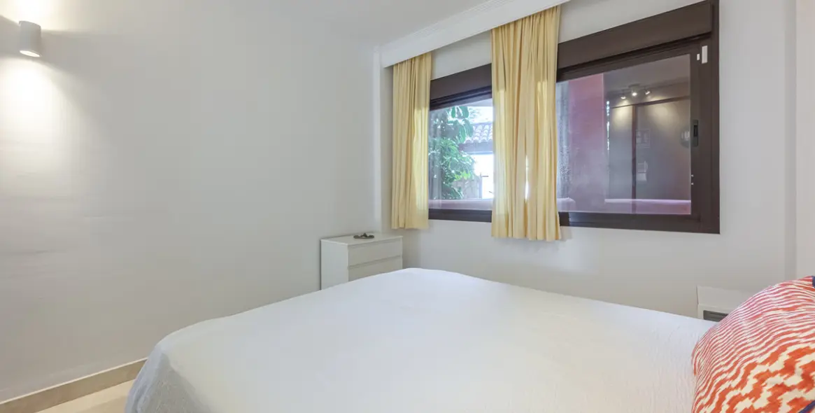 Sale of ground floor apartment in Estepona 28