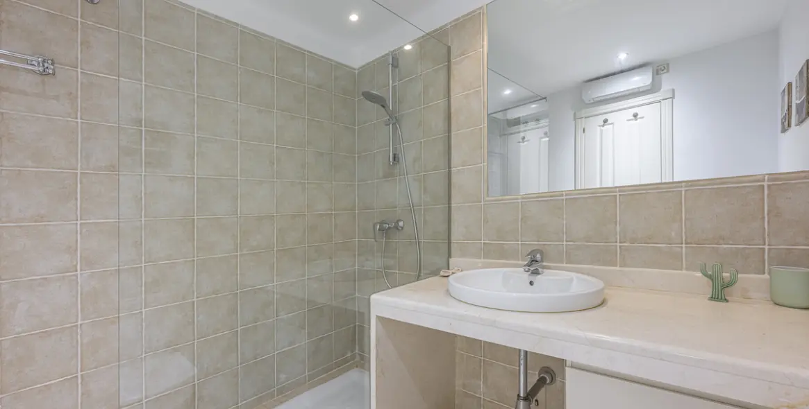 Sale of ground floor apartment in Estepona 32