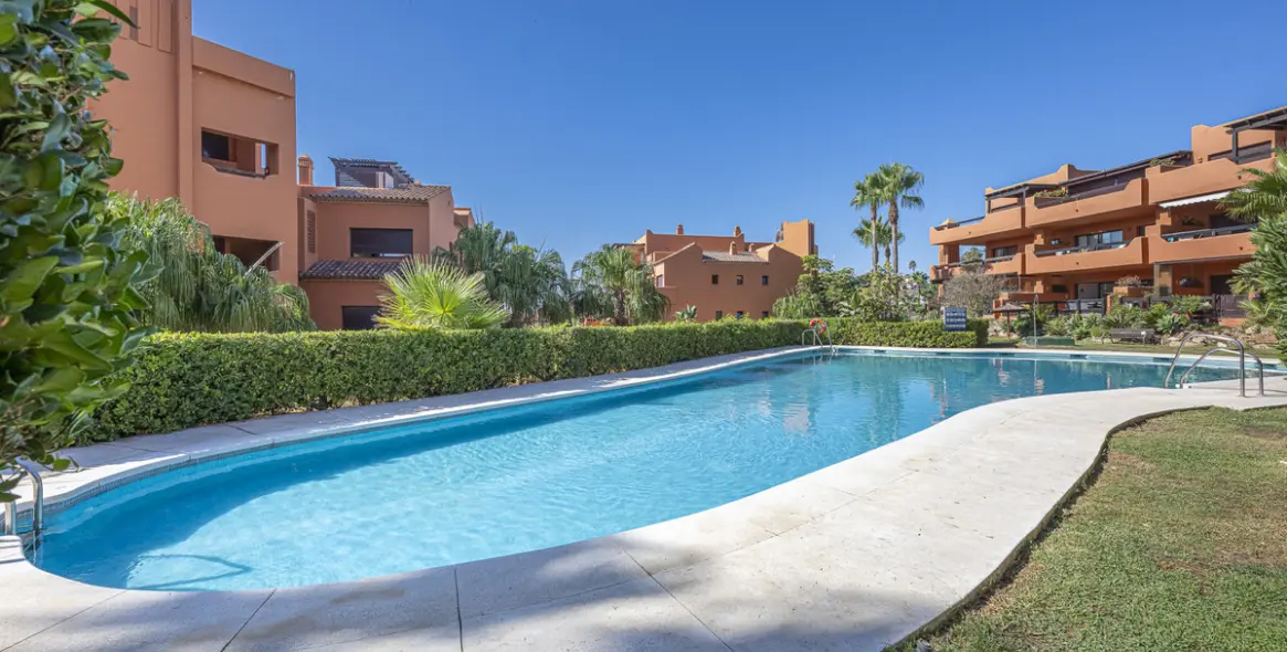 Sale of ground floor apartment in Estepona 35