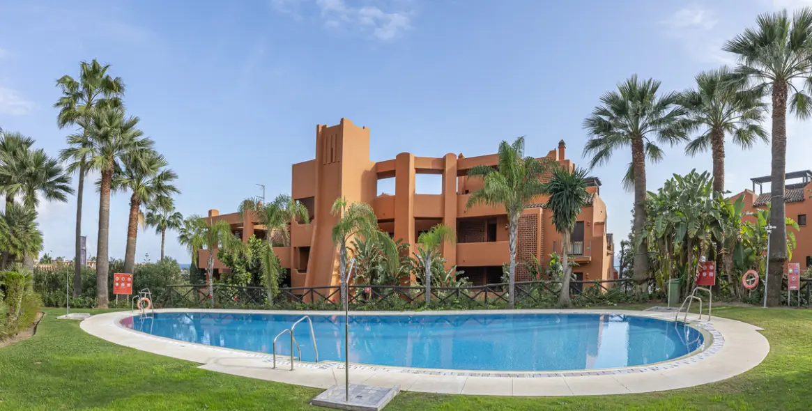 Sale of ground floor apartment in Estepona 40