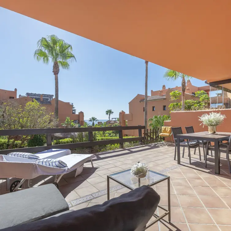 Продажа апартаментов на первом этаже в Estepona