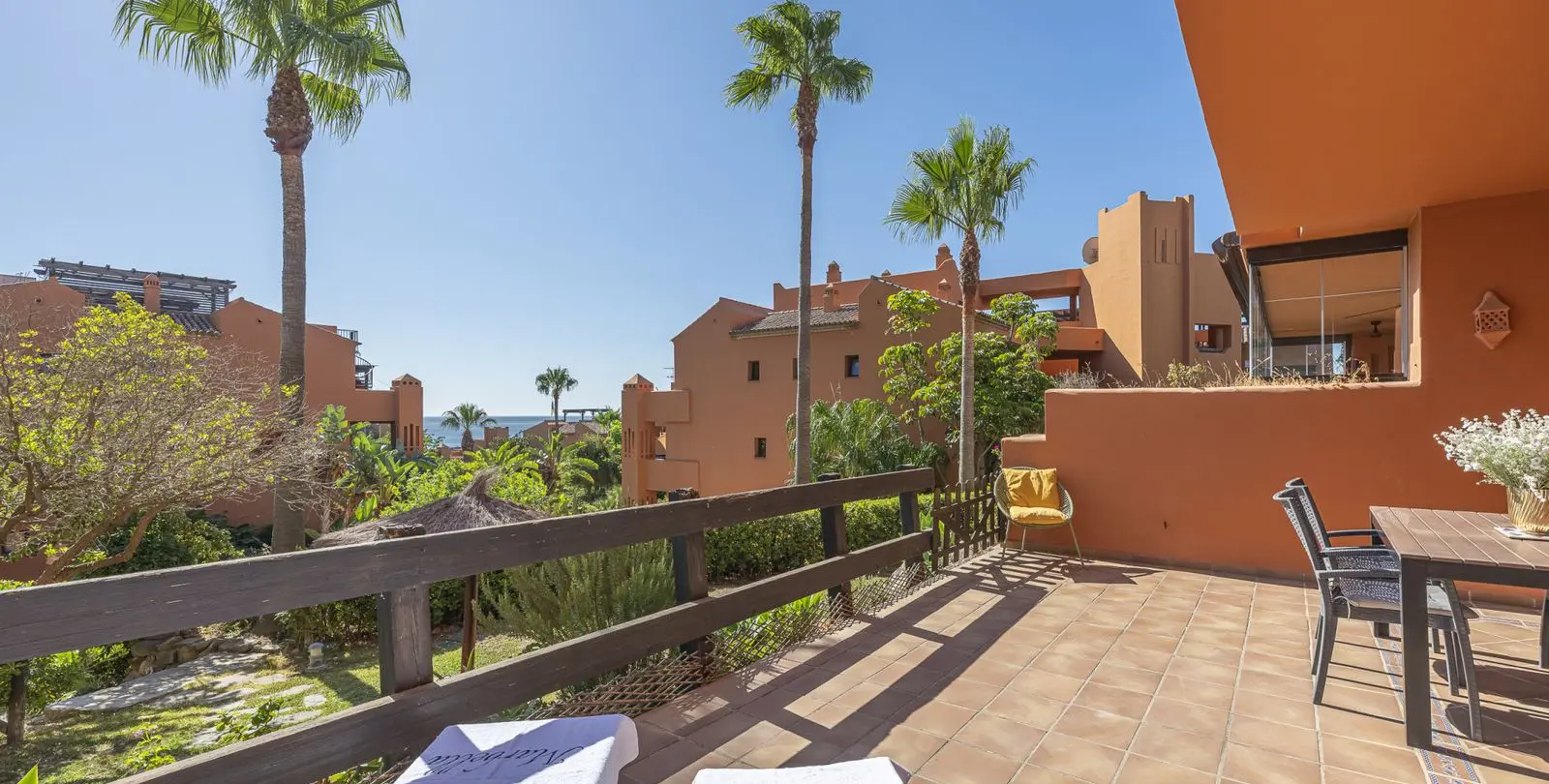 Продажа апартаментов на первом этаже в Estepona 3