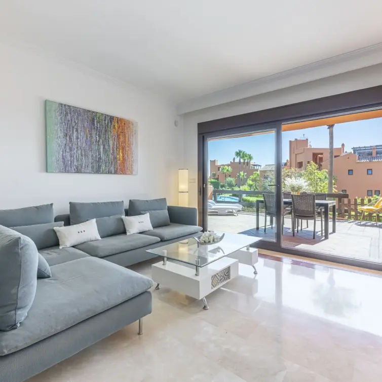 Продажа апартаментов на первом этаже в Estepona