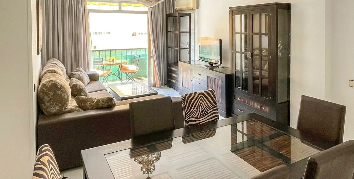 Sale of middle floor apartment in Fuengirola 1