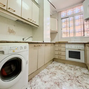 Sale of middle floor apartment in Fuengirola