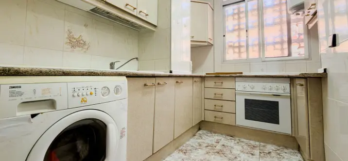 Sale of middle floor apartment in Fuengirola 2