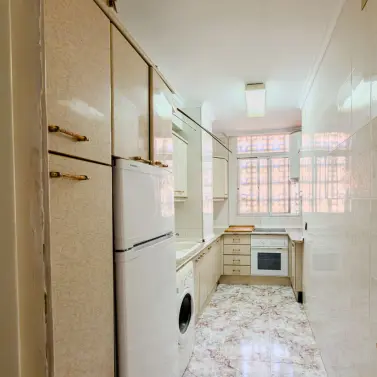 Sale of middle floor apartment in Fuengirola