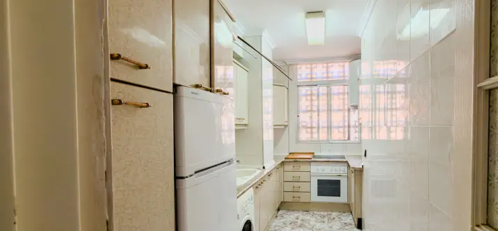 Sale of middle floor apartment in Fuengirola 3
