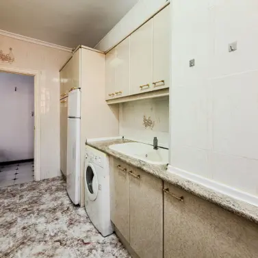 Sale of middle floor apartment in Fuengirola