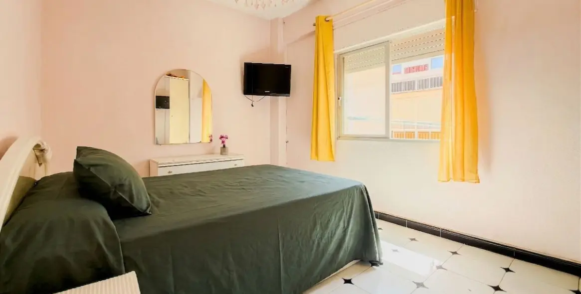 Sale of middle floor apartment in Fuengirola 6