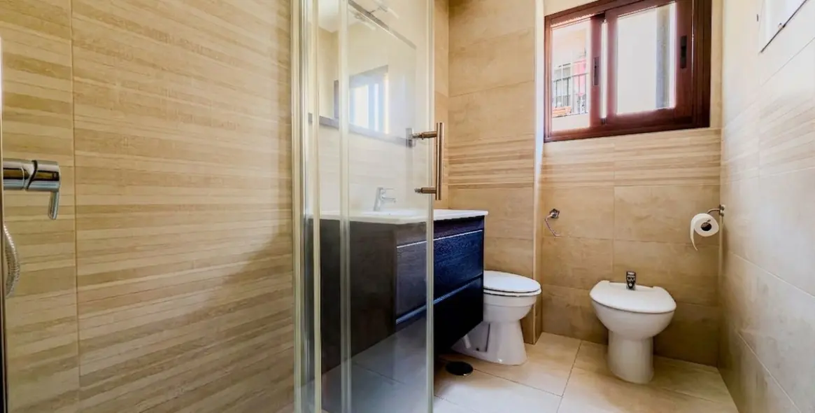Sale of middle floor apartment in Fuengirola 12