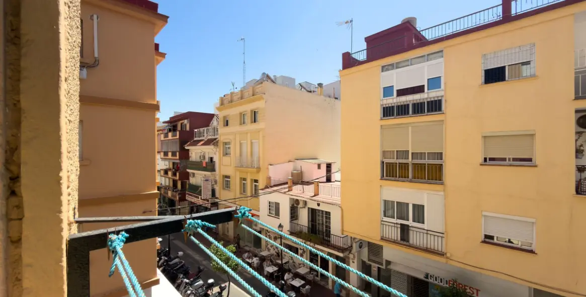Sale of middle floor apartment in Fuengirola 18