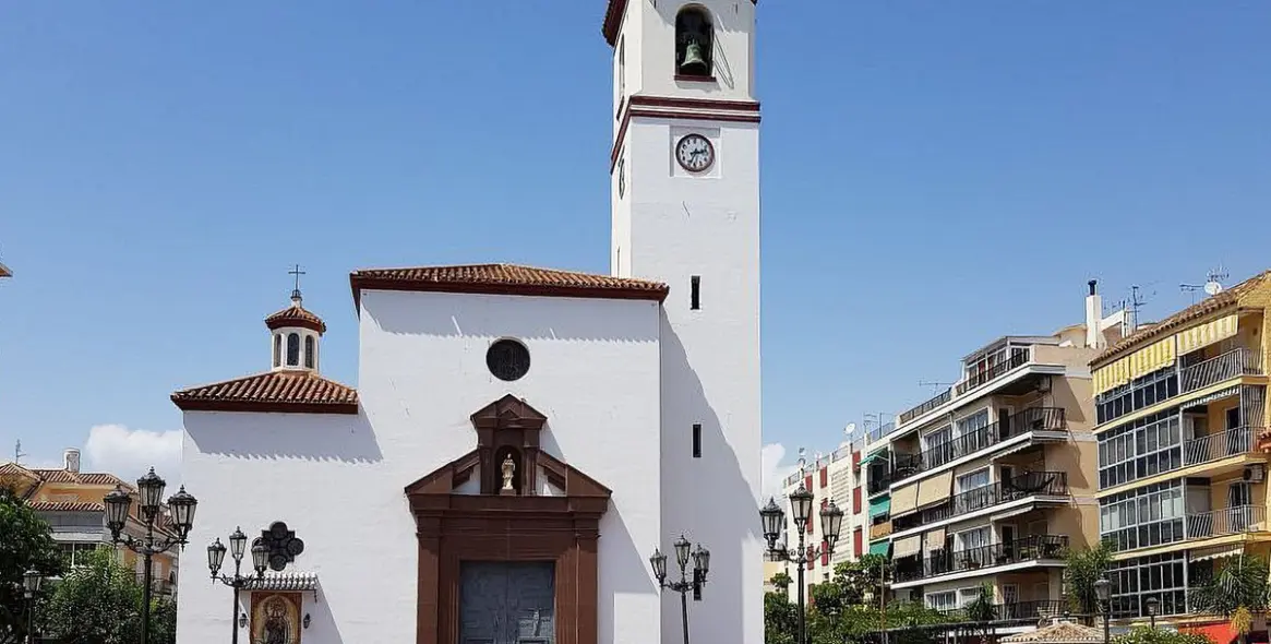 Sale of middle floor apartment in Fuengirola 19