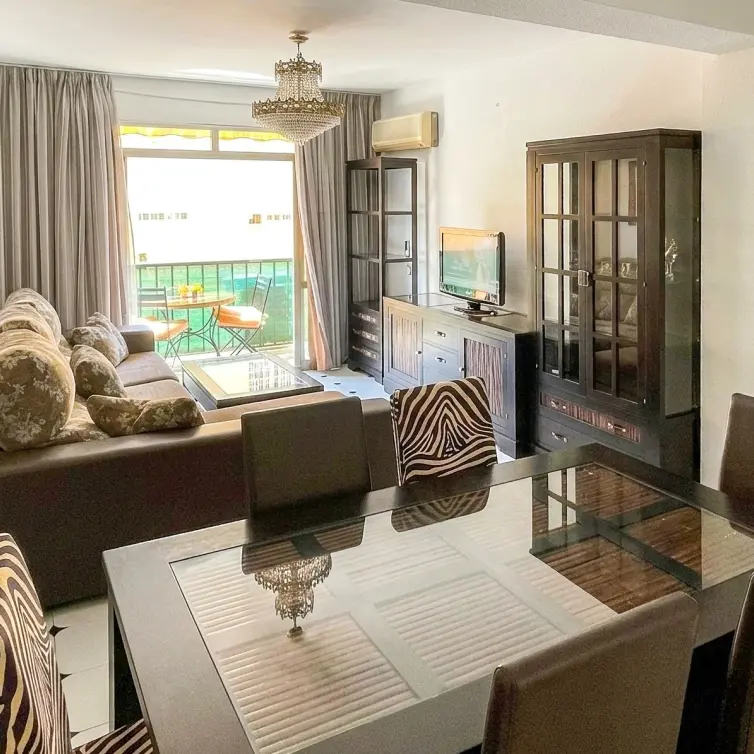 Sale of middle floor apartment in Fuengirola
