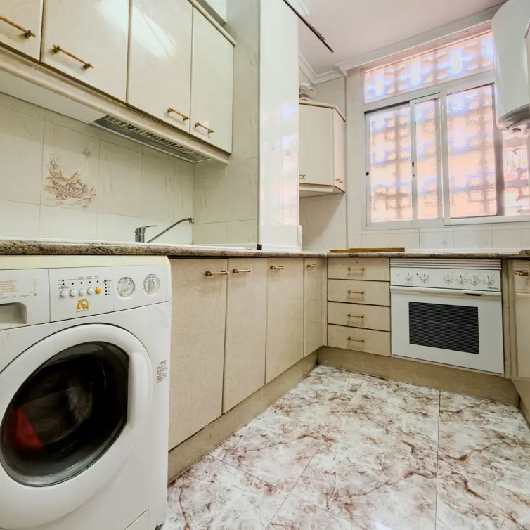 Sale of middle floor apartment in Fuengirola
