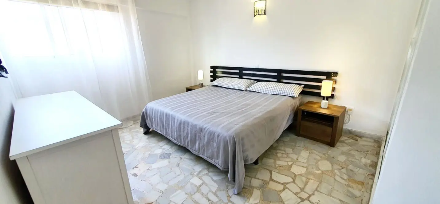 Venta de apartamento en planta media en Carvajal 3