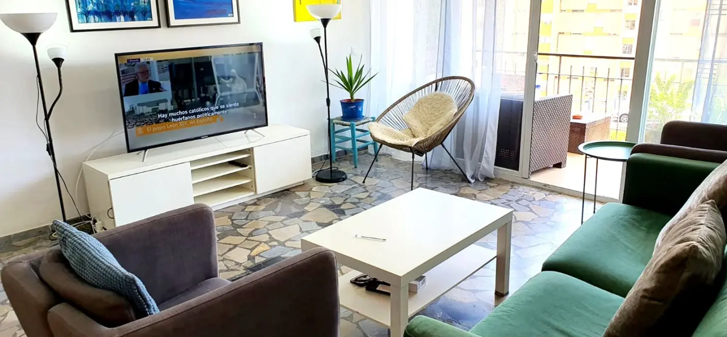 Venta de apartamento en planta media en Carvajal 4