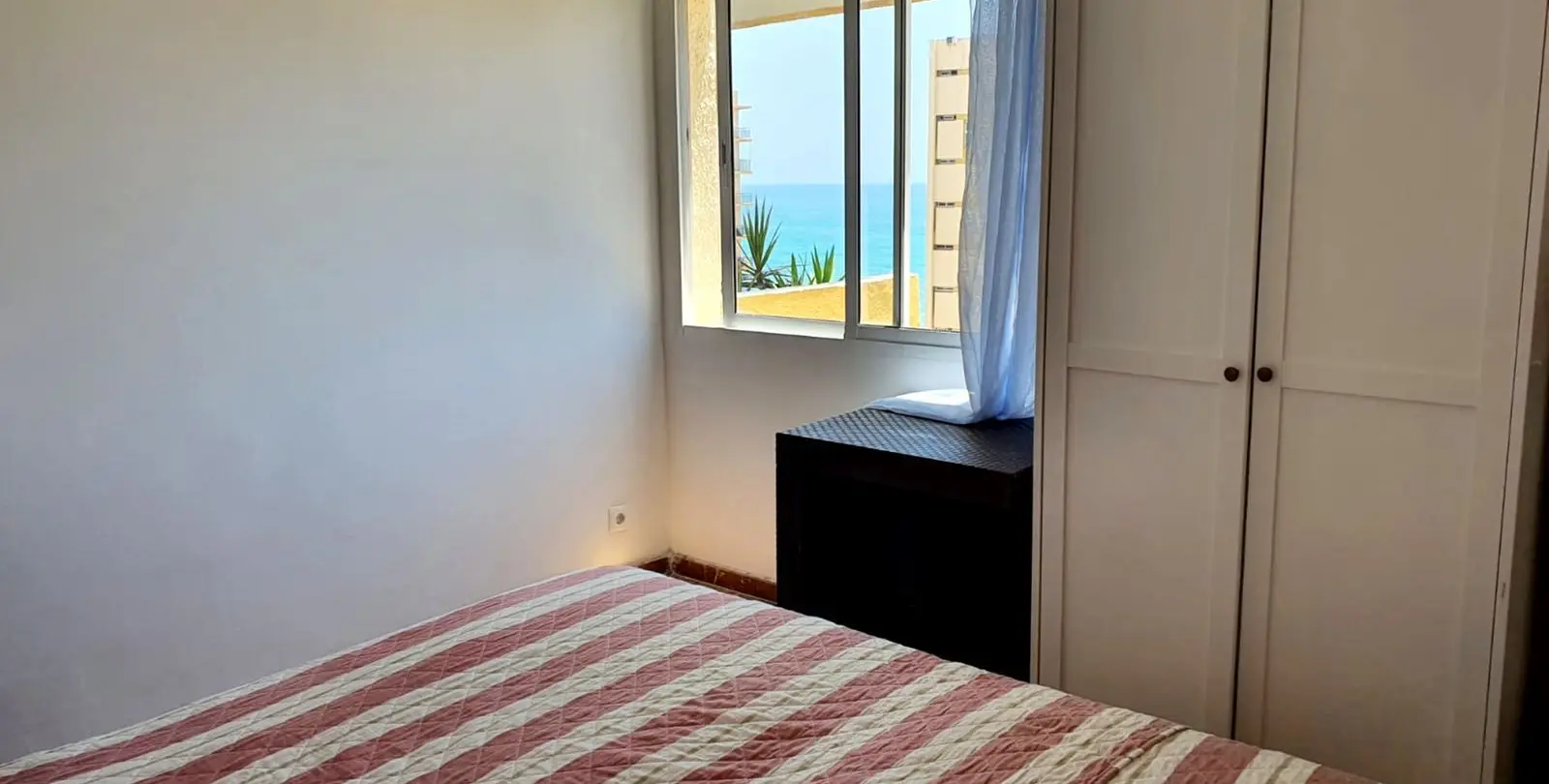 Venta de apartamento en planta media en Carvajal 11
