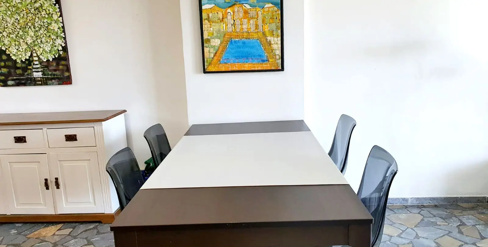 Venta de apartamento en planta media en Carvajal 17