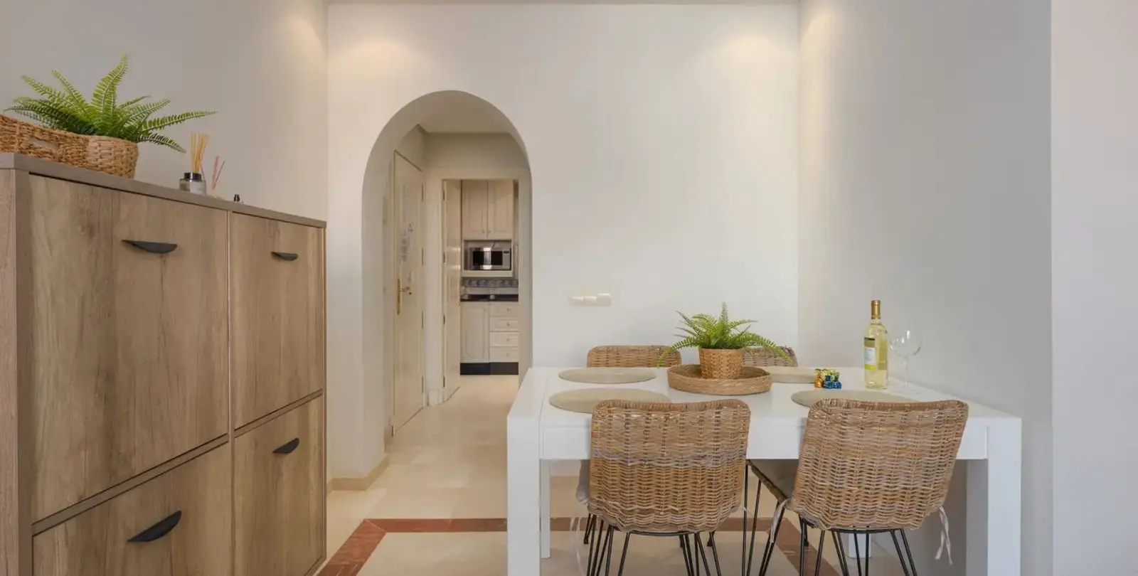 Venta de apartamento en planta media en Elviria 12