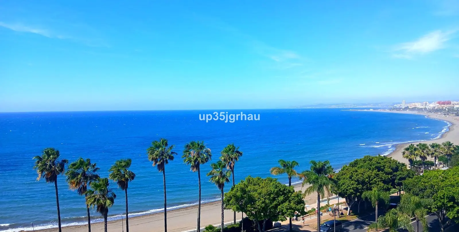 Venta de apartamento en planta media en Estepona 1