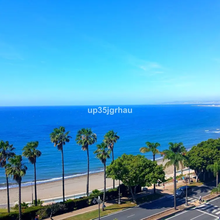 Venta de apartamento en planta media en Estepona
