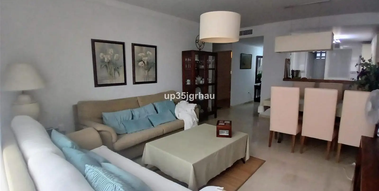 Venta de apartamento en planta media en Estepona 2
