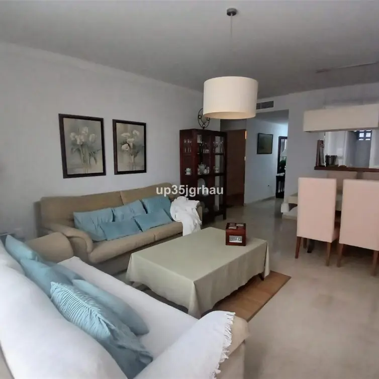 Venta de apartamento en planta media en Estepona