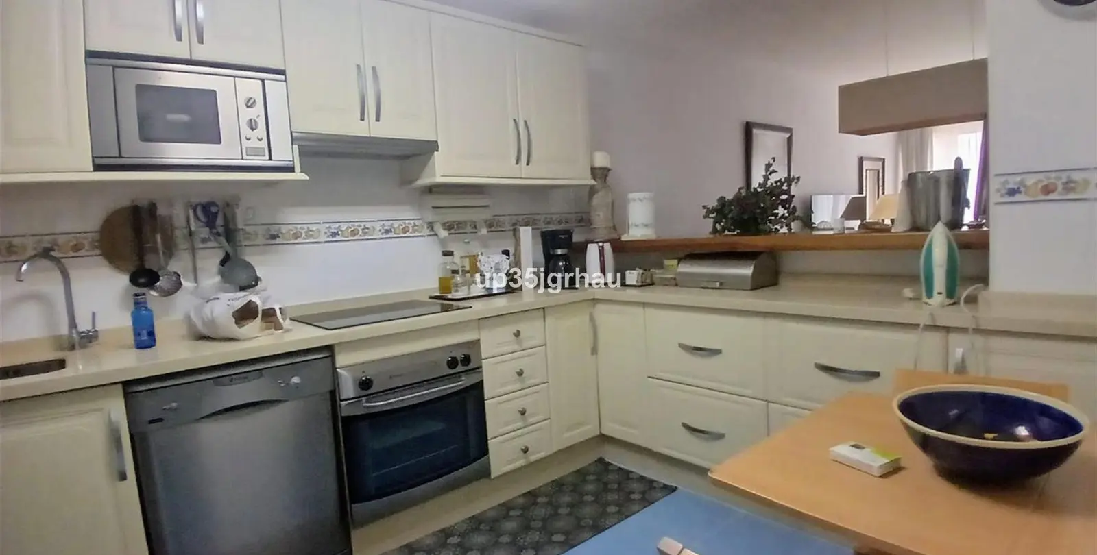 Venta de apartamento en planta media en Estepona 4