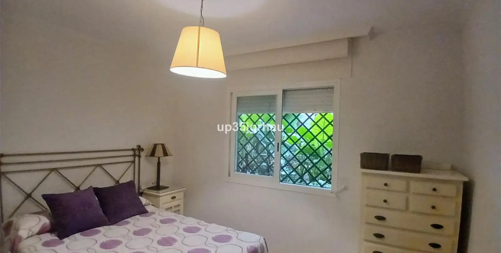 Venta de apartamento en planta media en Estepona 5