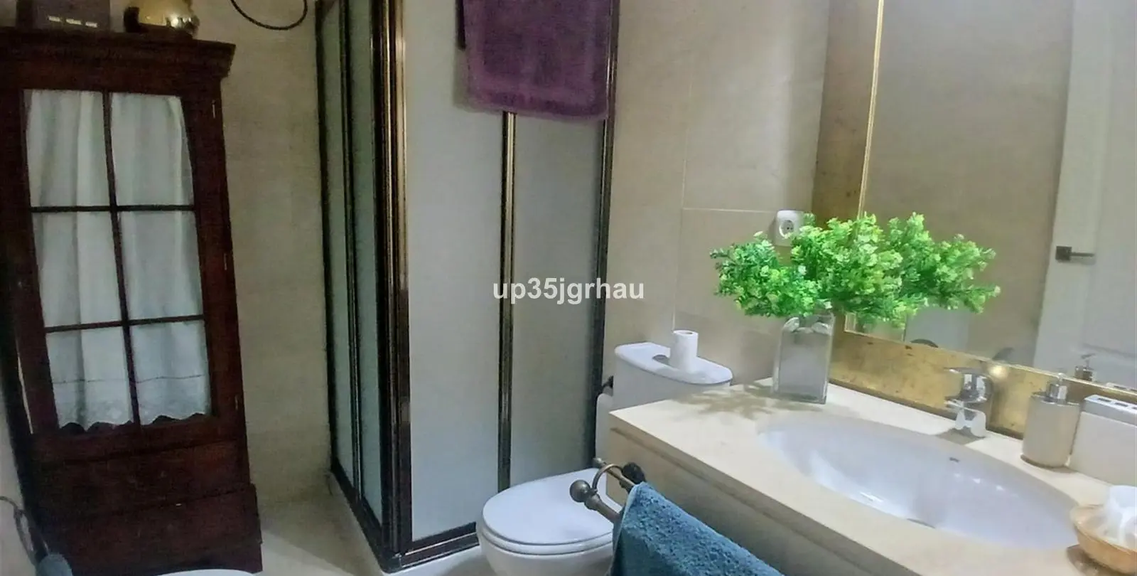 Venta de apartamento en planta media en Estepona 11