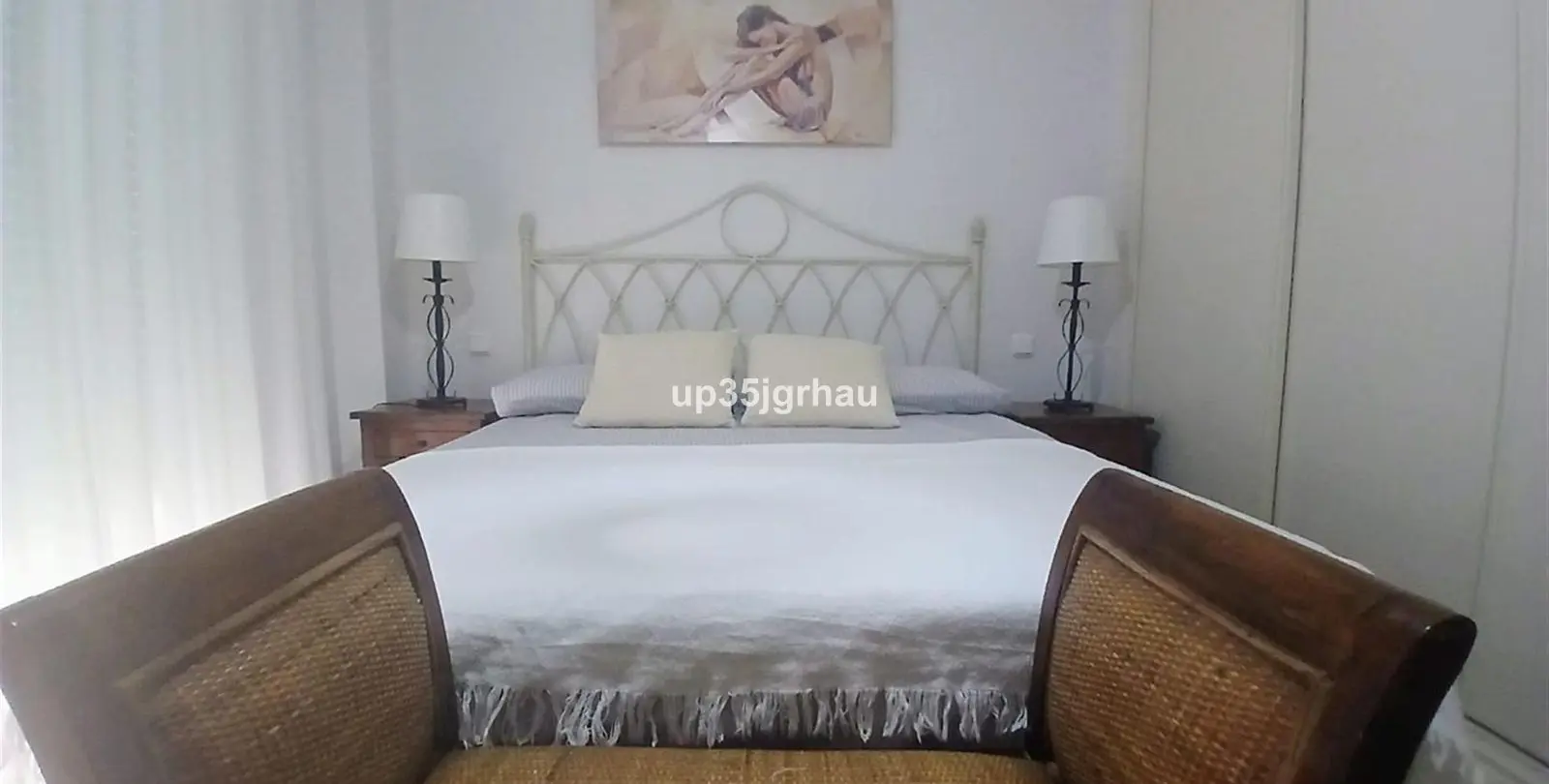 Venta de apartamento en planta media en Estepona 12