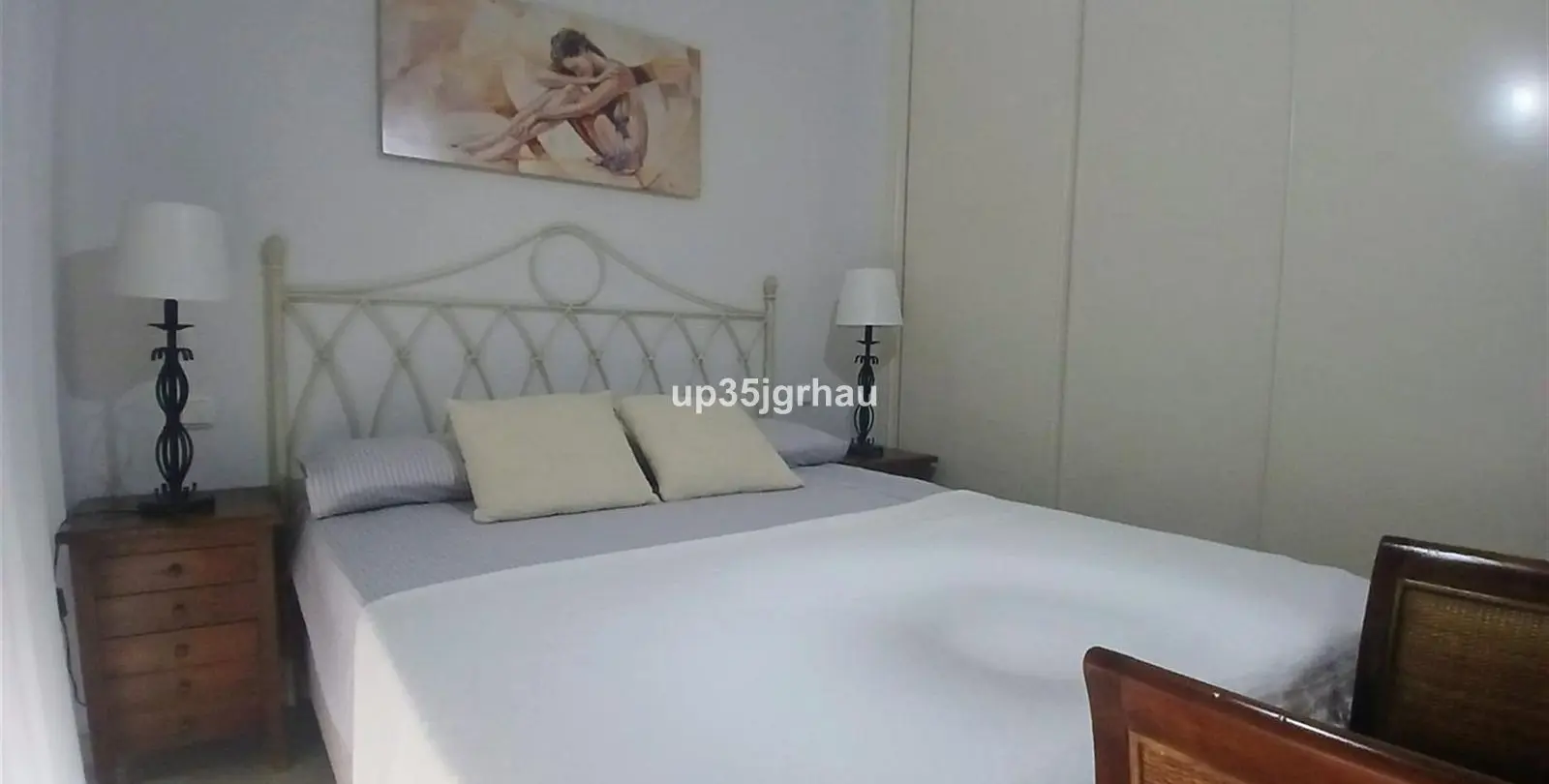 Venta de apartamento en planta media en Estepona 13