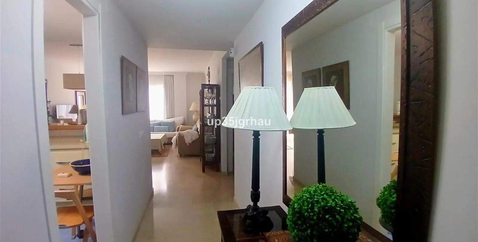 Venta de apartamento en planta media en Estepona 14