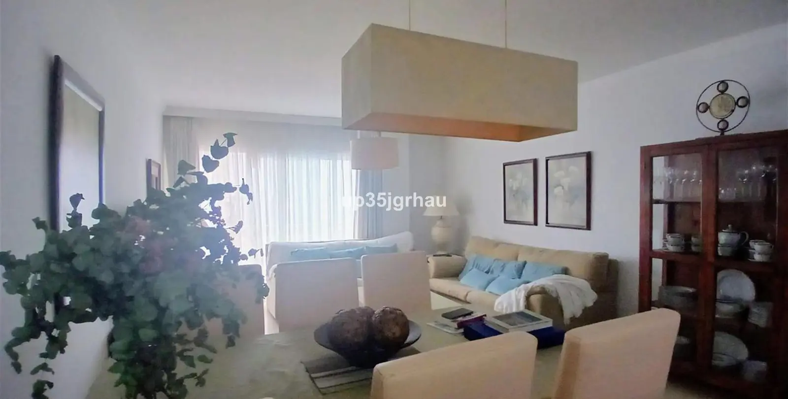 Venta de apartamento en planta media en Estepona 19