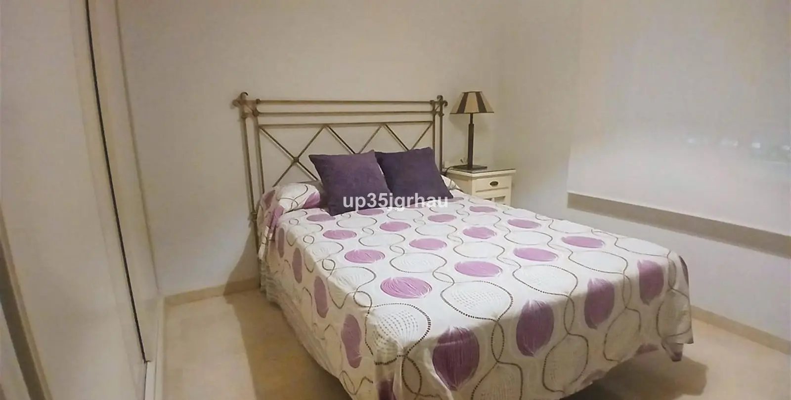 Venta de apartamento en planta media en Estepona 24