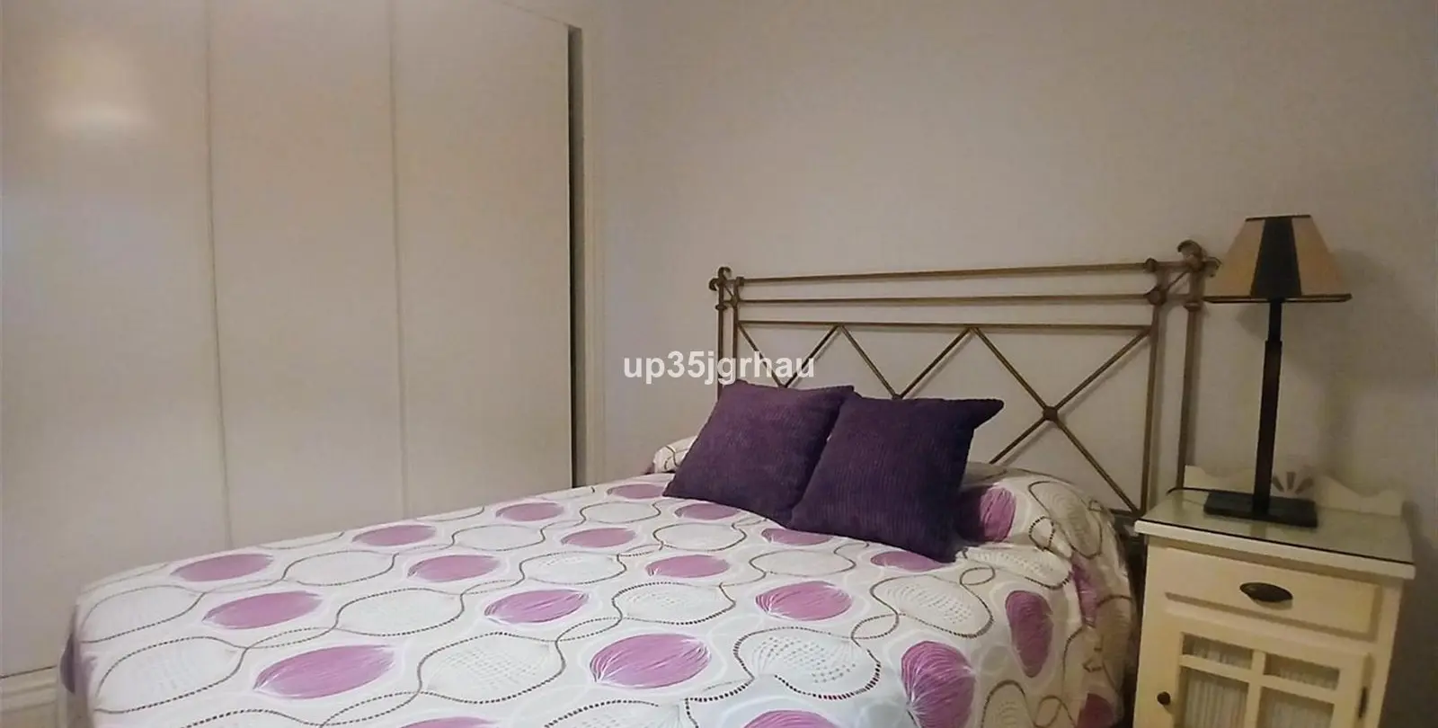 Venta de apartamento en planta media en Estepona 25