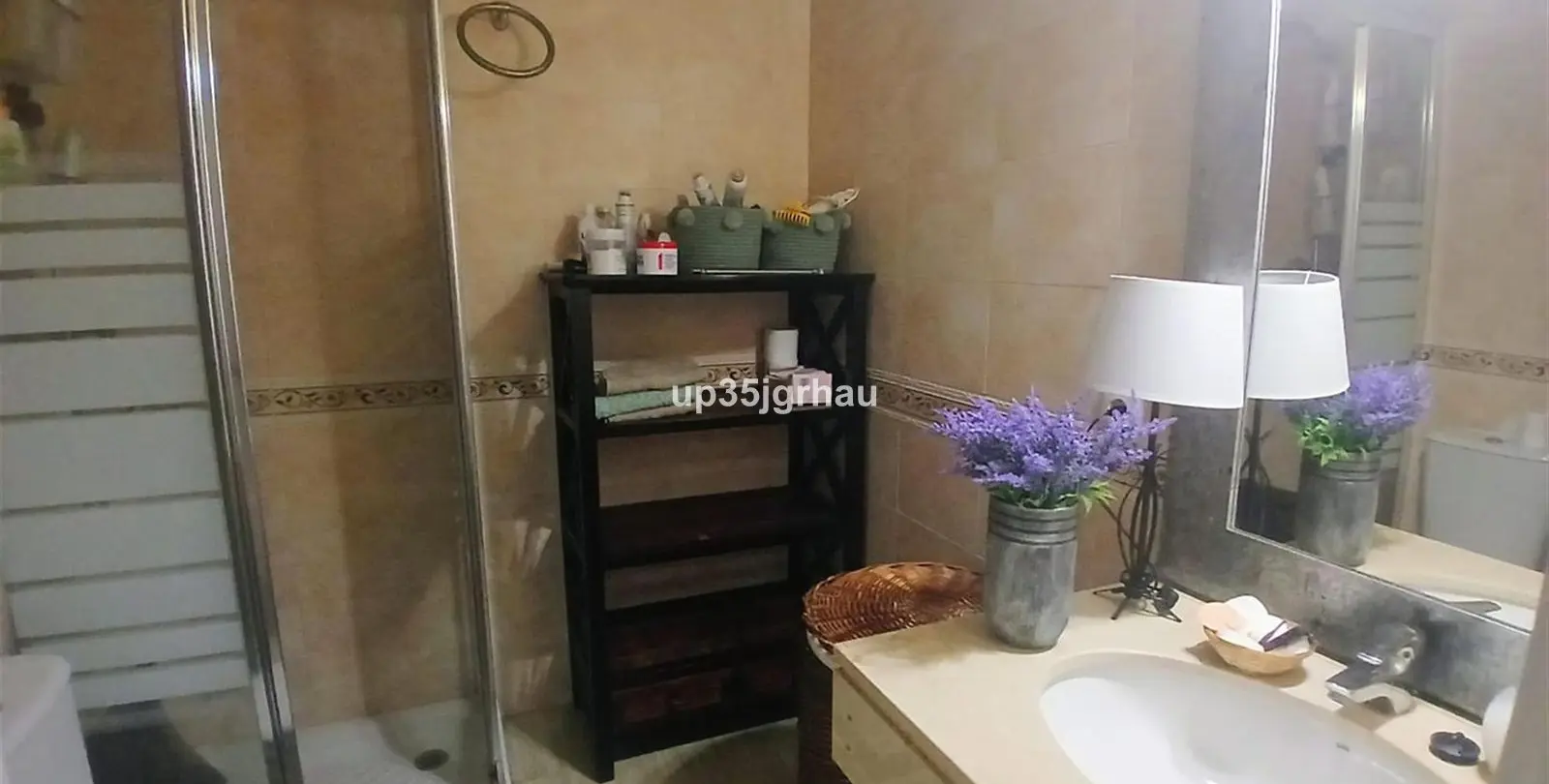 Venta de apartamento en planta media en Estepona 26