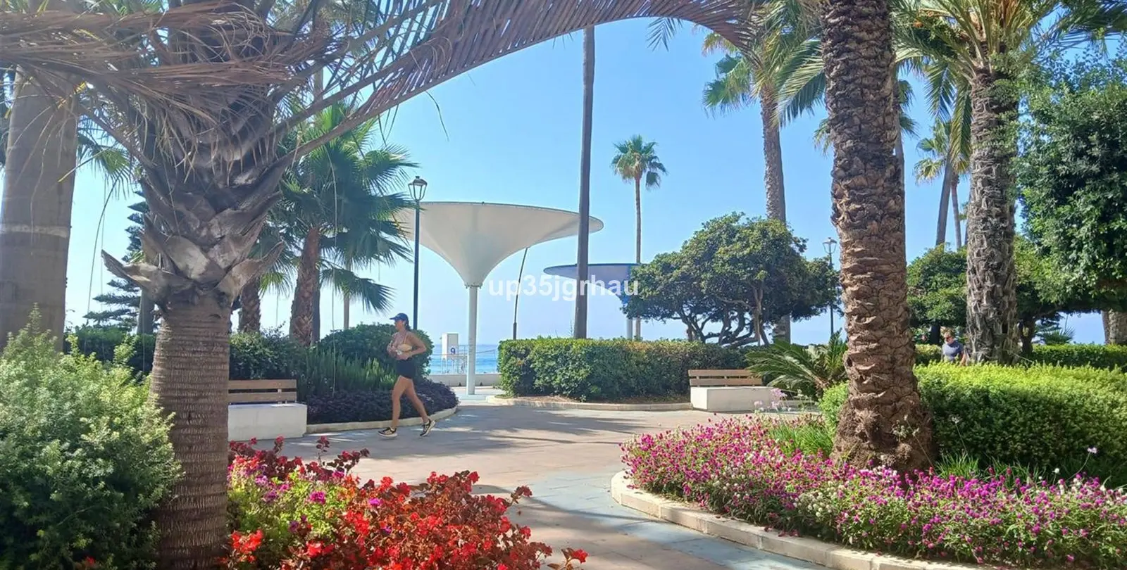 Venta de apartamento en planta media en Estepona 30