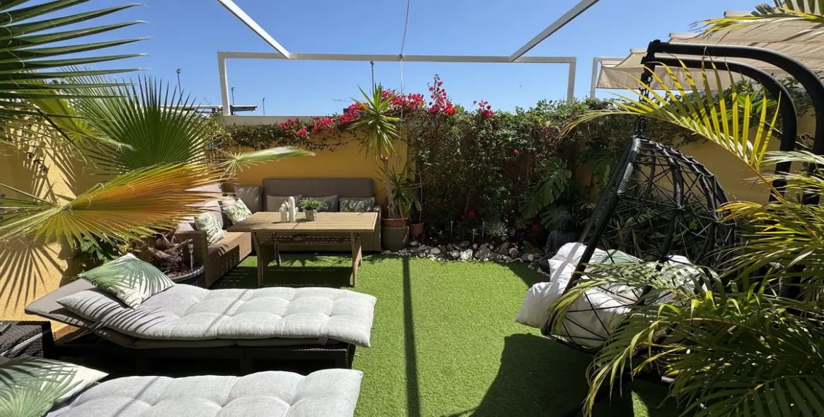 Sale of townhouse in Calahonda 1