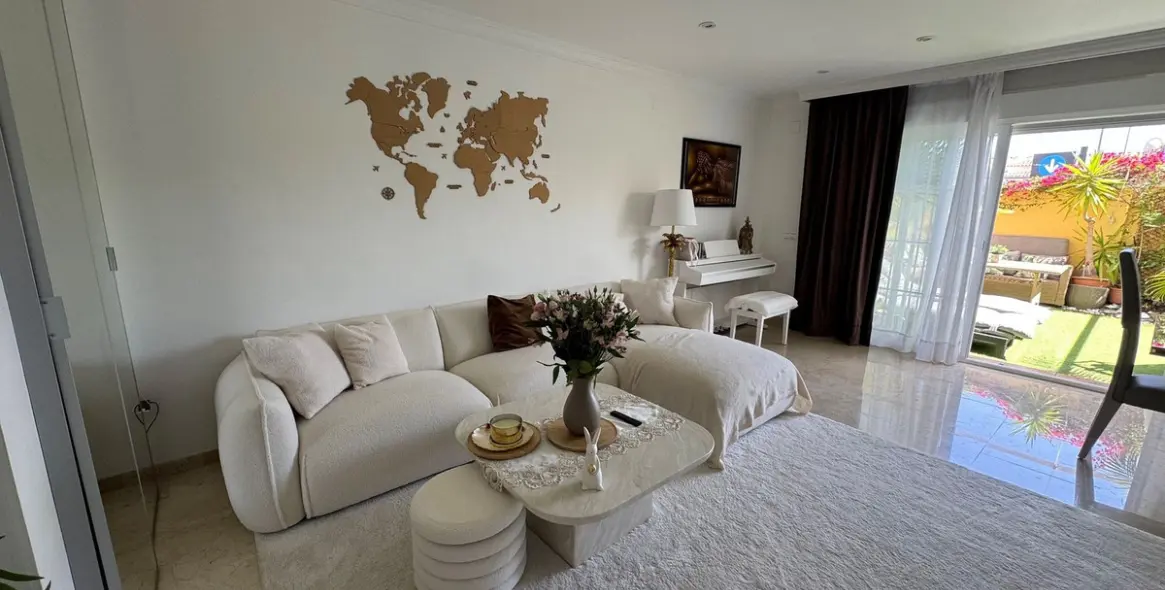 Sale of townhouse in Calahonda 2